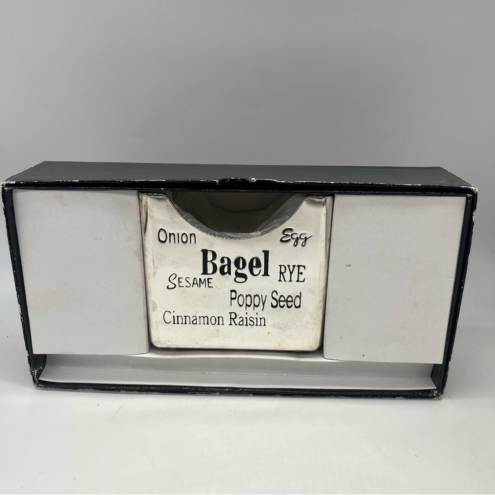 NIB Godinger Vintage Tarnished Silver plated bagel holder slicer W/felted bottom